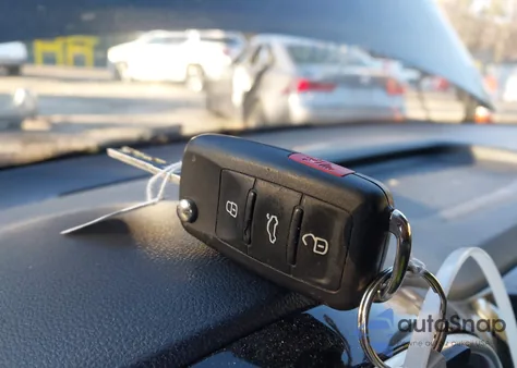 2013 Volkswagen Beetle 2.5L Fender Edition из США, поврежденный, VIN 3VWJP7AT6DM648220